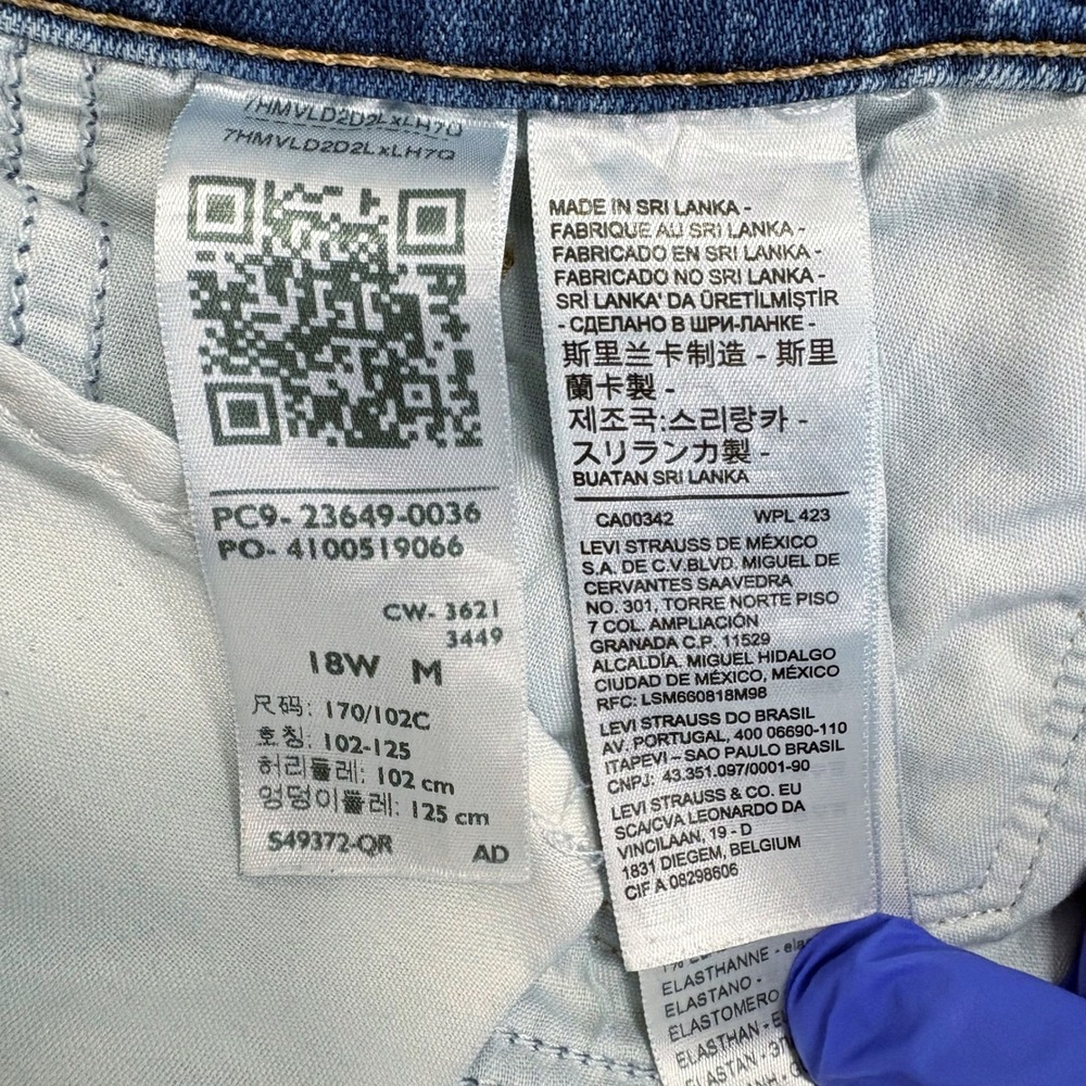 Levi's Womens 18W (38x31) Classic Bootcut Medium Wash Stretch Denim Plus Size - Picture 9 of 11